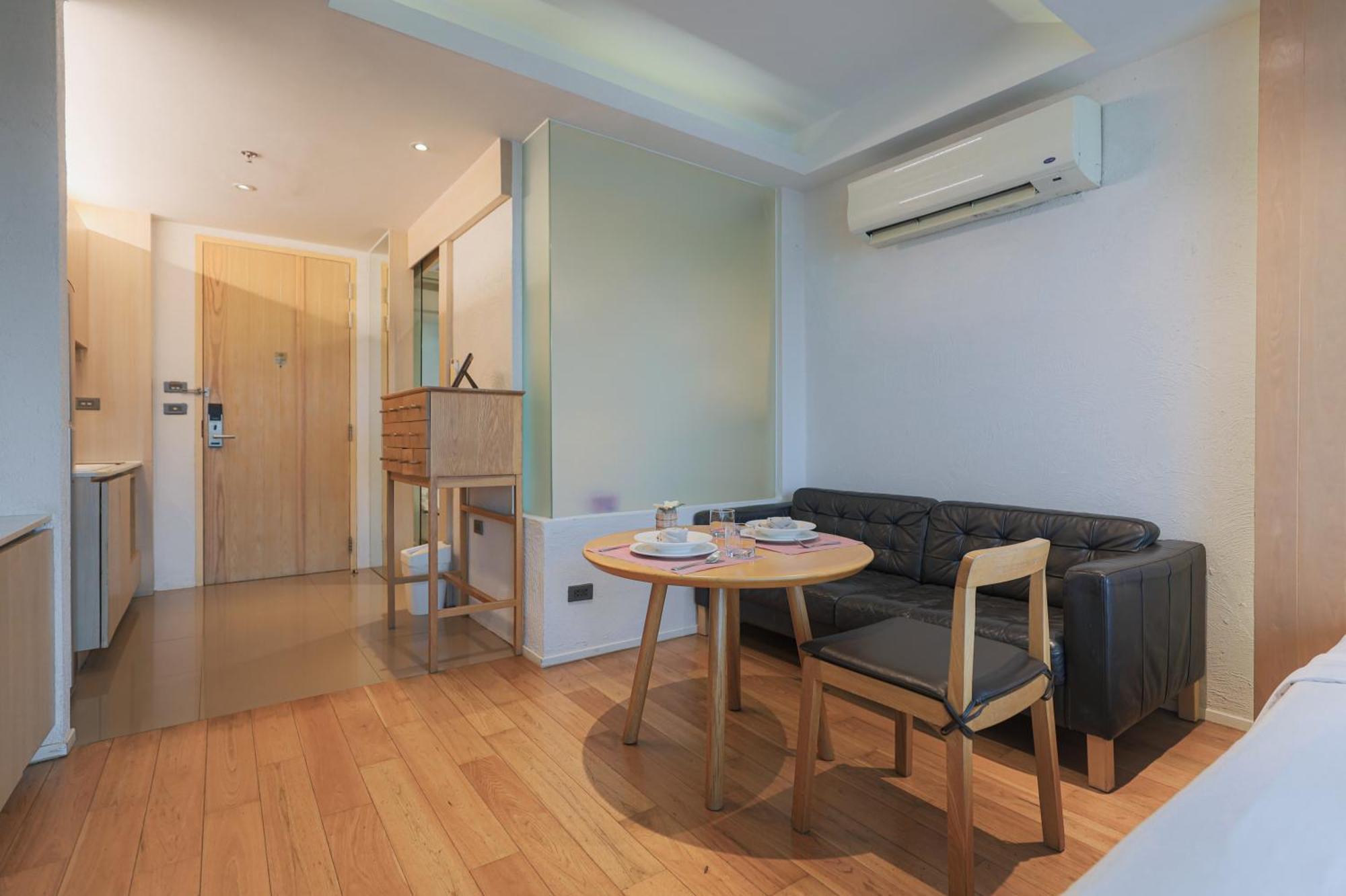 Balcony Seaside Sriracha Hotel & Serviced Apartments Si Racha Exterior foto