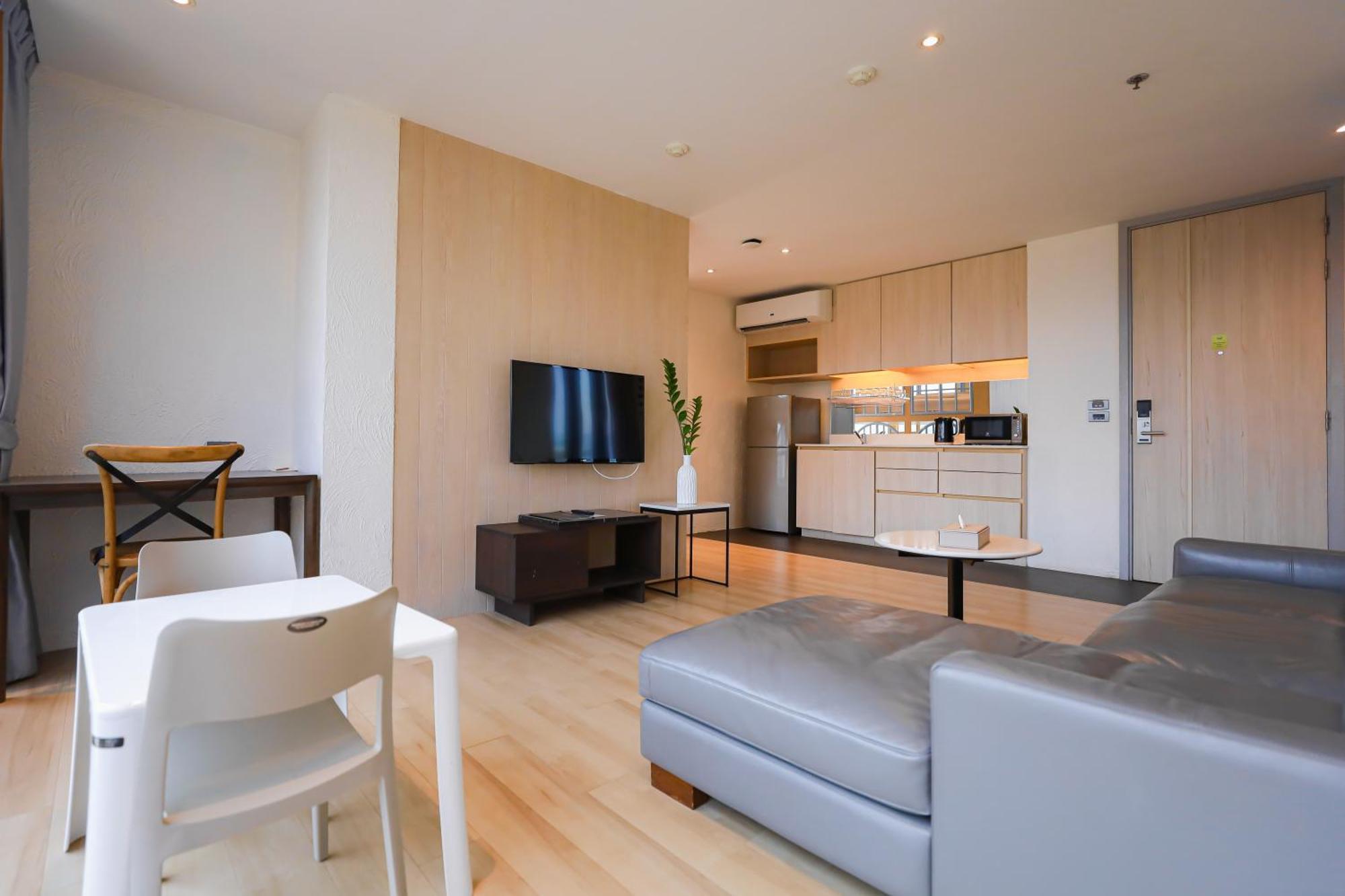 Balcony Seaside Sriracha Hotel & Serviced Apartments Si Racha Exterior foto